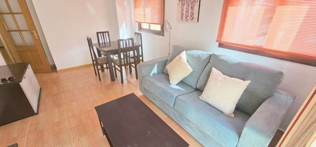 Alquiler de piso en Centro - Photo 1