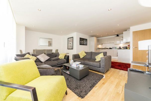 3 bedroom flat to rent - Photo 1