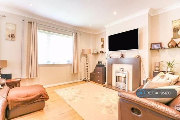 4 bedroom maisonette to rent - Photo 1