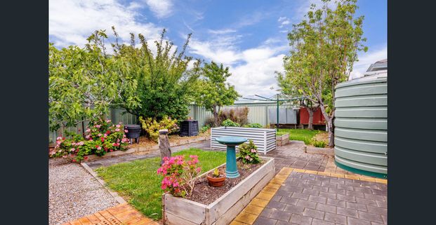 Large Family Home - Photo 1