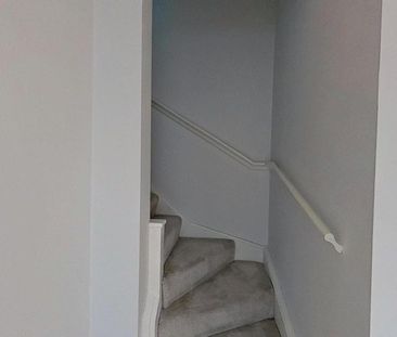 3 bedroom flat to rent - Photo 2