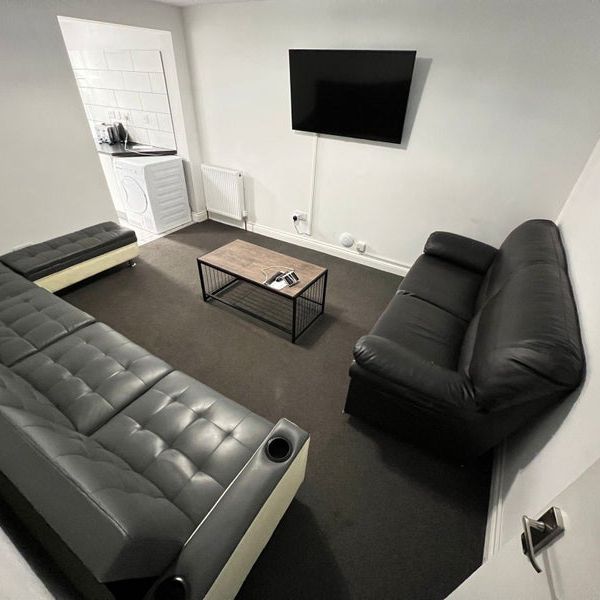 Grafton Street Room 7 - Photo 1