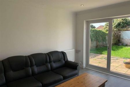 Bedroom Detached House In Winton, BH10 - Photo 4