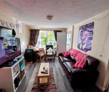 5 bedroom private hall to rent - Photo 1
