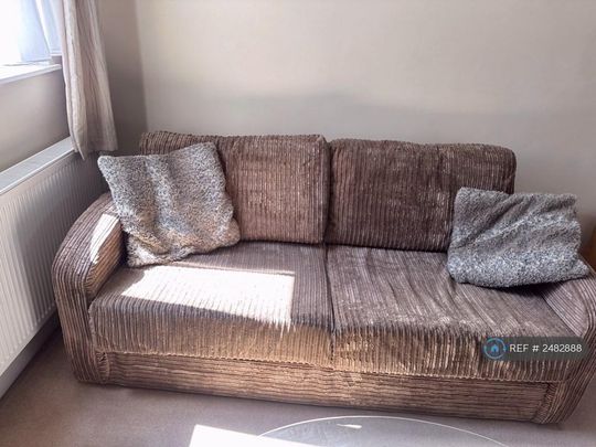 1 bedroom in a house share to rent - Photo 1