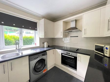 3 bedroom terraced house to rent - Photo 2