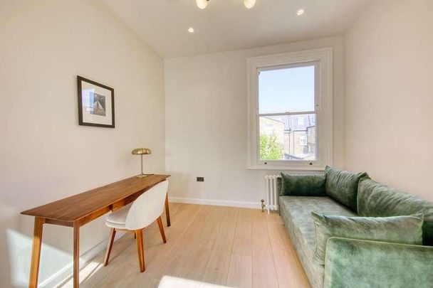 Kelmscott Road, London, SW11 - Photo 1