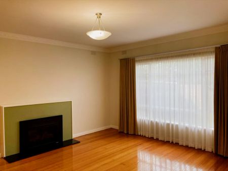 3 Bed, 1 Bath - Photo 4