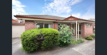 Stunning Villa in great location! - Photo 3