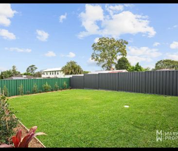 “MODERN 5 BED HOME IN PRIME LOCATION” - Photo 1