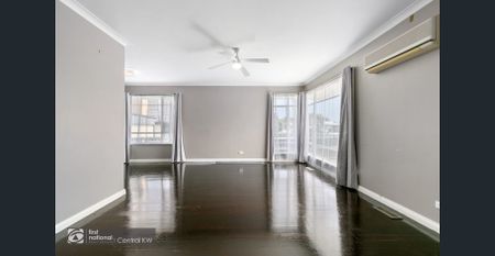 THREE BEDROOM HOUSE - Photo 3