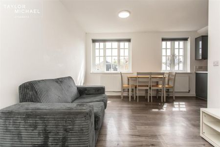 4 bedroom flat to rent - Photo 3