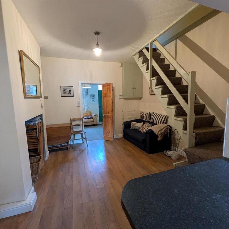 2 bedroom terraced house to rent - Photo 1