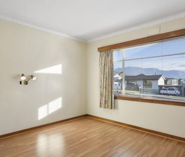 Sunny Aspect, Convenient Living - Photo 2