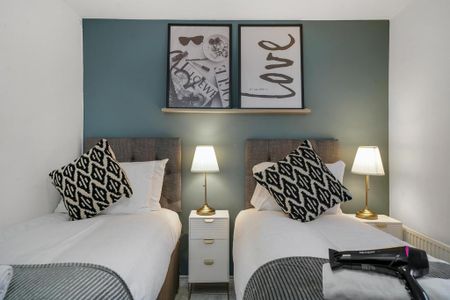 2 bedroom serviced apartment to rent - Photo 3