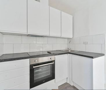 Conyers Road, SW16, London - Photo 2