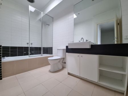 The Village Townhouse! - Photo 5