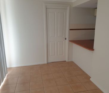 PRIME LOCATION! - Photo 6