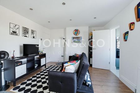 3 bedroom flat to rent - Photo 2