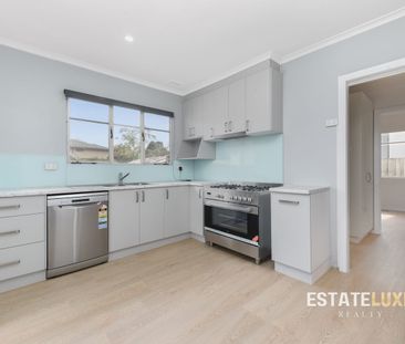 Comfortable Living in a Convenient Doveton Location - Photo 3