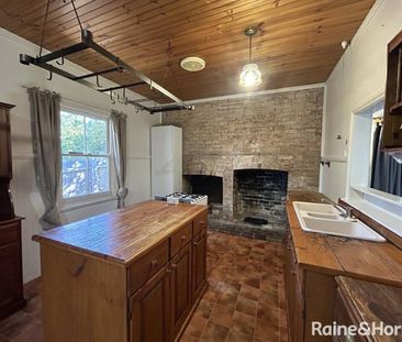 Charming Cottage Close to Town - Photo 2