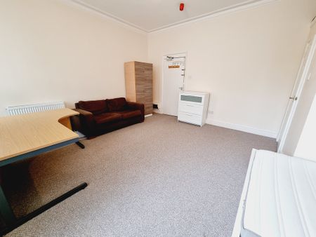 7 Bed Student Accommodation - Photo 2