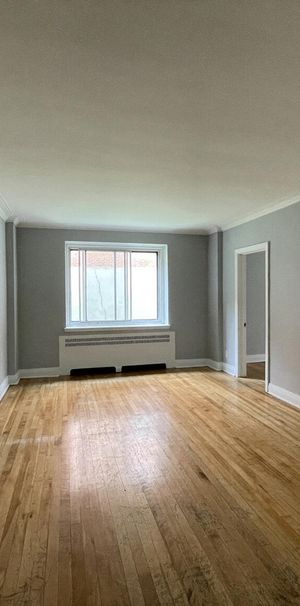 1 chambre - 5045 Avenue Macdonald, Montréal - Photo 1