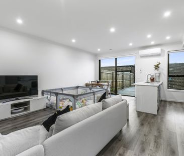 Corner Townhouse, Extra Space & Extra Windows Natural Light. - Photo 1