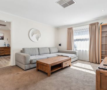 Well designed bluestone fronted 3 bedroom family home. FULLY FURNIS... - Photo 2