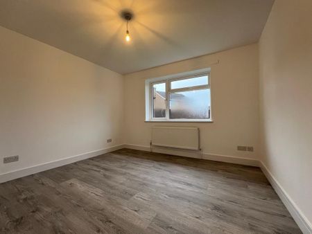 2 bedroom detached bungalow to rent - Photo 2