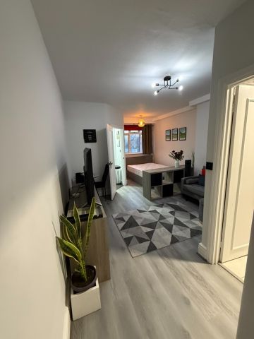 Studio Flat, Addison House, NW8 - Photo 2