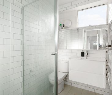 Quiet, Light-Filled Two-Bedroom Apartment Steps from Hawksburn Village - Photo 4