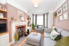 3 bed House - End Terrace for Rent - Photo 2