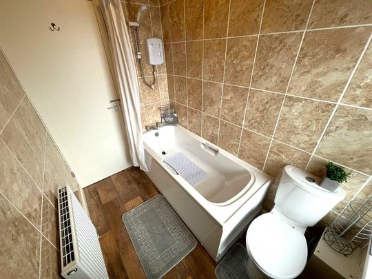 1 bedroom in a house share to rent - Photo 1