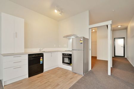 One Bedroom With Tandem Car Park - Photo 4