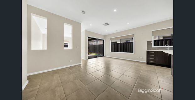 Spacious Family Living in Prime Location! - Photo 1