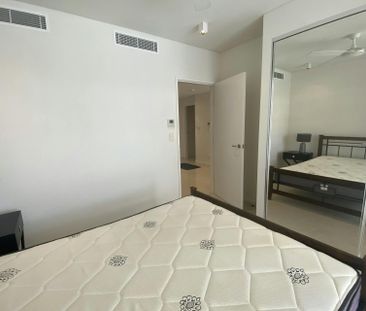 FURNISHED ONE BEDROOM APARTMENT WITH STUDY - Photo 2
