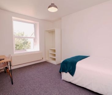 10 Bedroom House - Photo 2