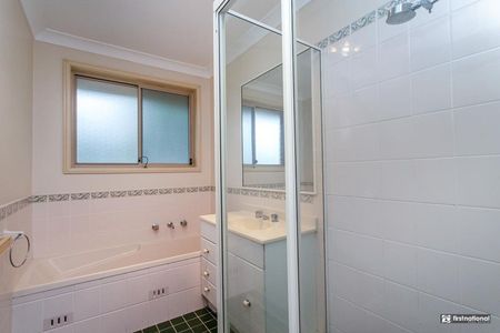 Spacious & Convenient 3-Bedroom Townhouse in Prime Kingswood Location! - Photo 5