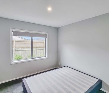 Family Living - Photo 4