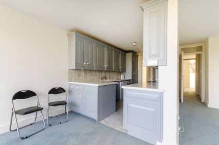 3 bedroom flat to rent - Photo 3