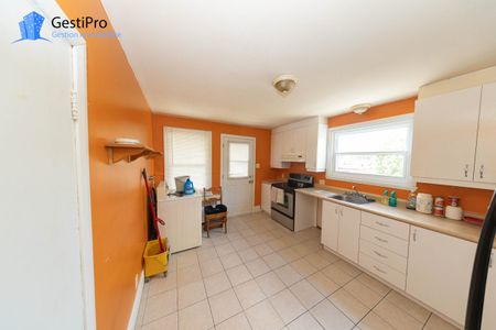 2495 4e avenue - Photo 3