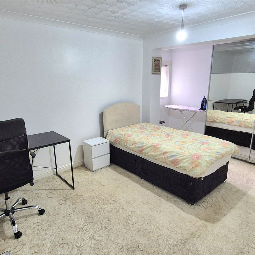 Rose Hill Avenue, 18, Blackburn, BB1 1YW, Lancashire - Photo 1