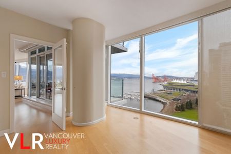 Condo in Downtown Vancouver, BC - Photo 3