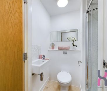 6 bedroom flat to rent - Photo 1