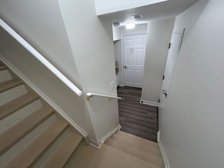 For Lease - 4 Old Orchard Crescent, Richmond Hill, Ontario - Photo 3