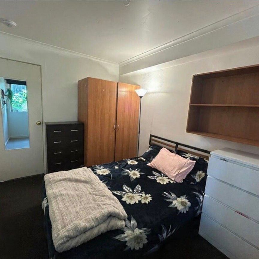 Burwood - Photo 1