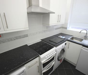**LUXURY** Spacious FULLY FURNISHED 2 Bedroom apartment* *Private P... - Photo 6