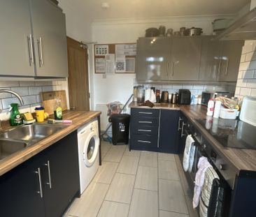 Central Cheltenham Houseshare - Photo 3