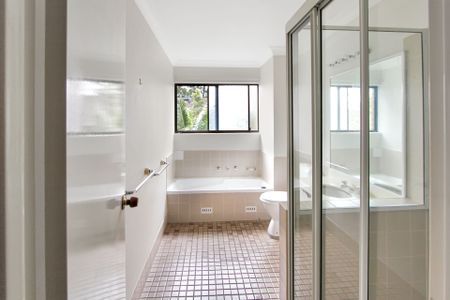 Stunning three bedroom townhouse with bush aspect - Photo 3